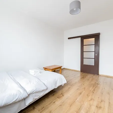 Glogowska Comfort By Bookinghost