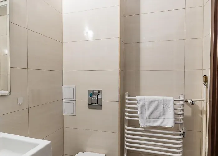 Glogowska Comfort By Bookinghost *